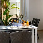 Dafni Villa *