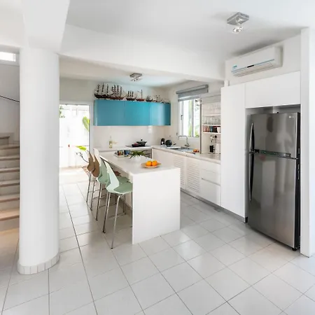 Dafni Villa *